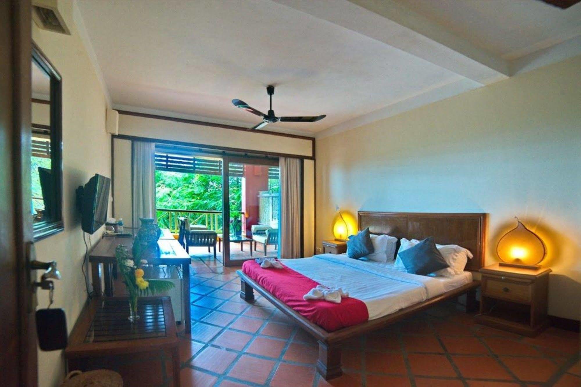 The Harbor Lights Palace Sihanoukville Exterior photo